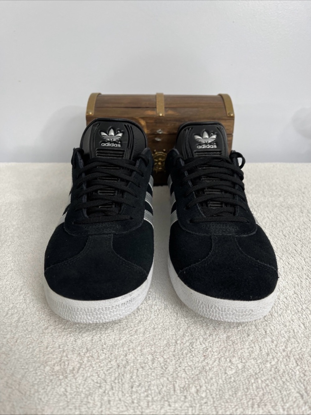 Adidas Women's Sz 11 Men’s Sz 9.5 Gazelle Originals Black/Silver Metallic ID7007 - Picture 6 of 12